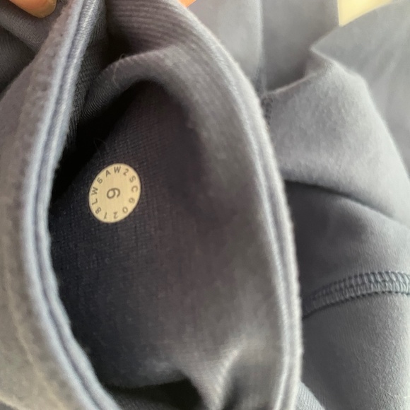 Lululemon Size 6 leggings!! - Picture 4 of 4